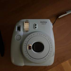 Polaroidkamera intax mini 9 + 10 bilder 