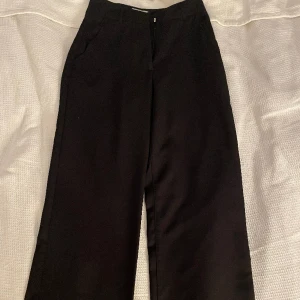 Kostymbyxor  - Säljer nu mina high/mid waist Madlady kostymbyxor då dom inte kommer till användning längre. 