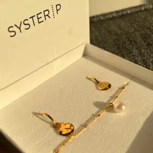 Helt nya smycken från märket ”syster P”.  Ordinarie pris för örhängen; 599:- Ordinarie pris för armbandet; 599:-          Säljer båda för 450:-