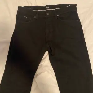 Säljer mina jeans då jag köpte dem förstora. Aldrig använda och har storleken 31/36. Org pris ca 700kr  Köparen står för frakt!