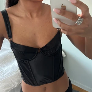 Korsett topp - En fin fest topp som jag aldrig använt!