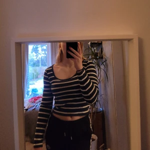 Långarmad tröja - Helt oanvänd lite kortare randig tröja från lager 157 💖