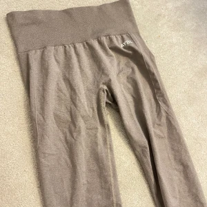 AYBL  - Träningsset från AYBL, storlek M i båda. Aldrig använt. Köpt för 1000kr, säljer för 700kr för båda 