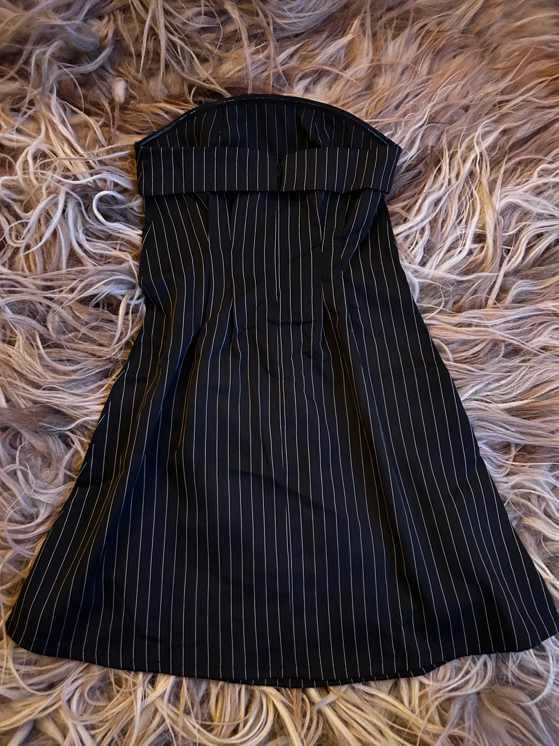 Kritstrecksrandig Tubklänning  - 90