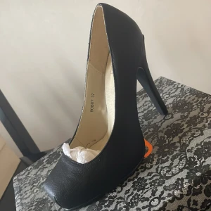 Klacksko  - Inköpta från Nelly, aldrig använda.