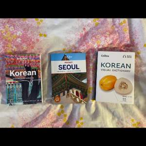 Koreanska böcker som man kan ha om man ska åka till Korea eller studerar koreanska. Första boken kostar 80kr, andra 120kr och tredje kostar 100kr
