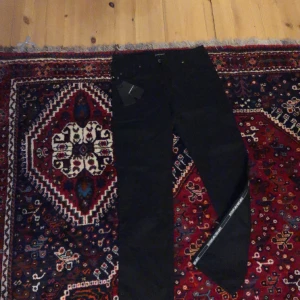 Emporio Arm. Jeans - Aldrig använda med prislapp! Snygga o bekväma Storlek för 12 år 