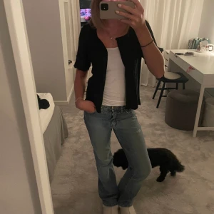 Kofta  - Kortärmad kofta, superfin och passar till mycket! ❤️