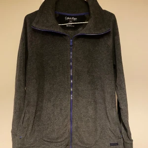 Calvin Klein Fleece  - Bra skick. Storlek XL men sitter som S/M