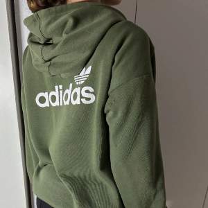 grön adidas hoodie, superskön nypris 700 passar även xs/s/m