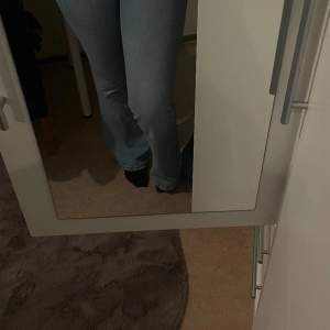 Snygga ljusblåa jeans som är långa på mig som är 168 så kan passa över 170. 