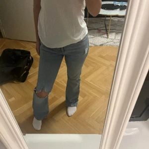 Gina jeans med hål - Säljer dessa trendiga som är slut i lager!!