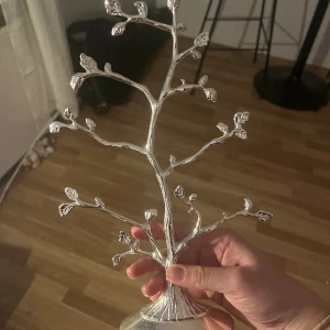 Smyckessträd  - Kom med prisförslag Smyckesträd från guldfynd i äkta silver 
