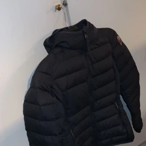 Pjs jacka  - Säljer en pjs jacka i storlek Y-L tror de motsvarar xs-s  