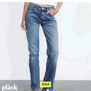 Blå jeans zara - Säljer dessa jeansen från Zara i strl 34💕 bra skick! skriv vid frågor!