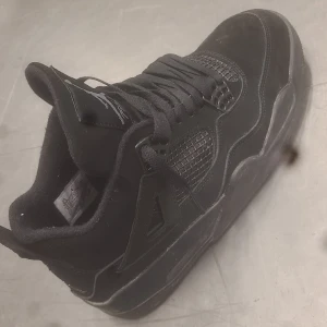 Jordan 4 black cats  - Jordan 4 black cats legit från solu.plus