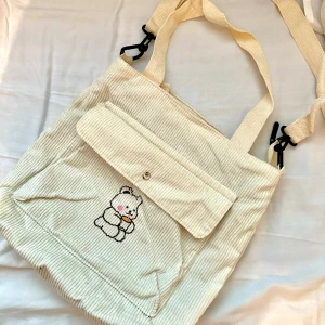 Totebag  - Kommer ej till användning, använd kanske tre gånger men är i nyskick! 🎀