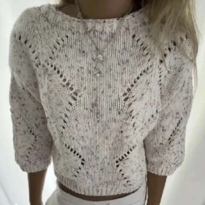 Lindex tröja - Säljer eftersom den är för kort! Inga defekter💞 !Tar ej emot prisförslag under priset jag angett!