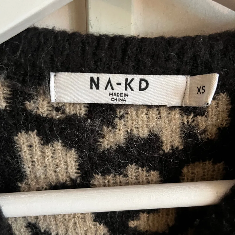 Snygg tröja från NAKD. Tröjor & Koftor.