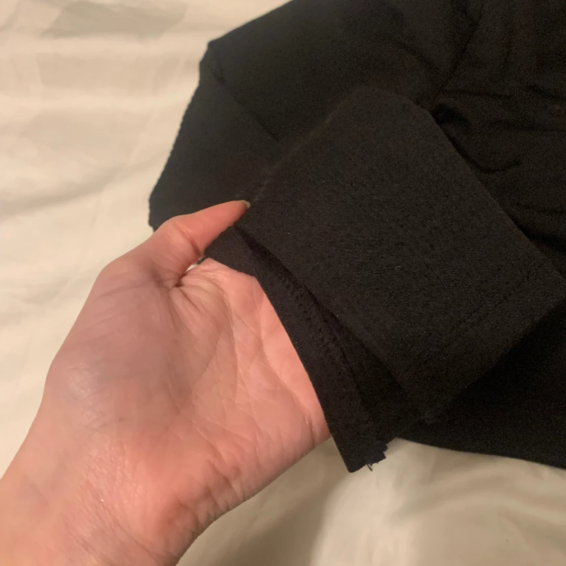  Svart urringad topp - 90