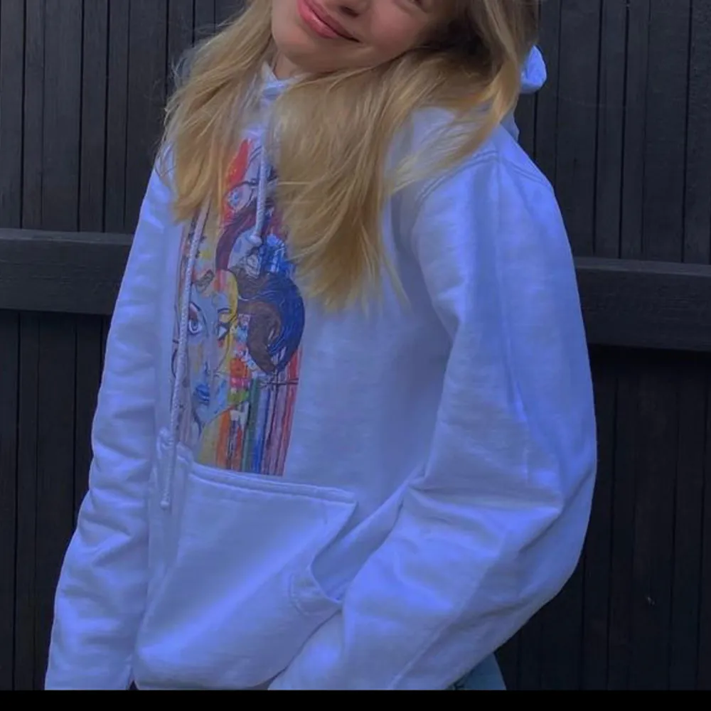 Säljer min ”Painted Woman” hoodie från The Cool Elephant då den inte kommer till användning längre tyvärr🥰  . Hoodies.