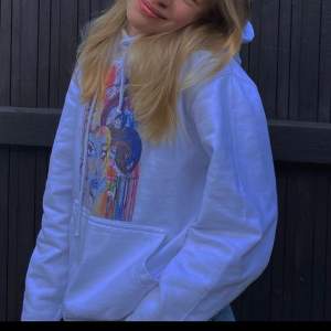 Säljer min ”Painted Woman” hoodie från The Cool Elephant då den inte kommer till användning längre tyvärr🥰  