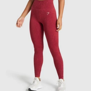 Röda tights  - Supersnygga röda tights från Gymshark, använda 2-3 ggr.  Mycket bra skick.  Tar plats i garderoben. 