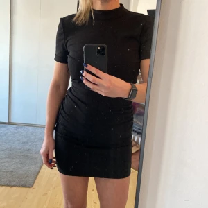 Svart kort klänning  - Fint begagnat skick :)