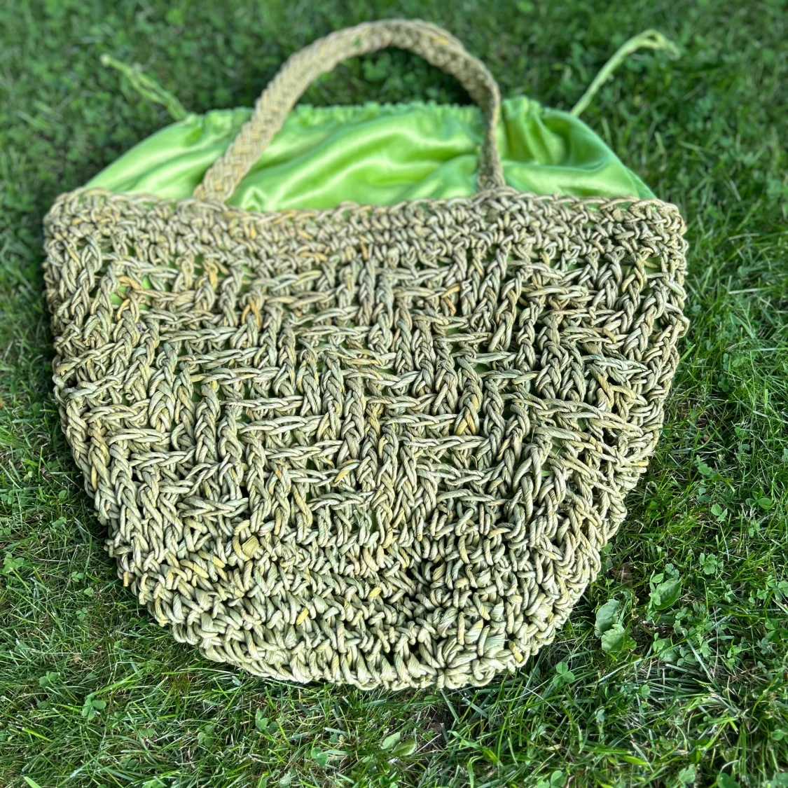 ”Strandväska”. Stor och rymlig med innefoder. Färgen är som den första bilden.  - 91