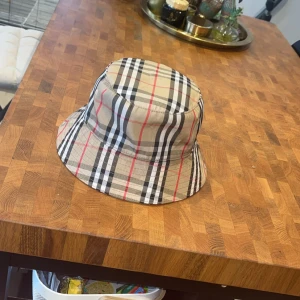 Burberry hatt - Burberry hat No size Snålt använd  