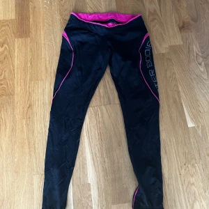 Better Bodies tränings tights - Tränings tights från Better Bodies. Low Waist. Knappt använda. Passar xs/ xxs