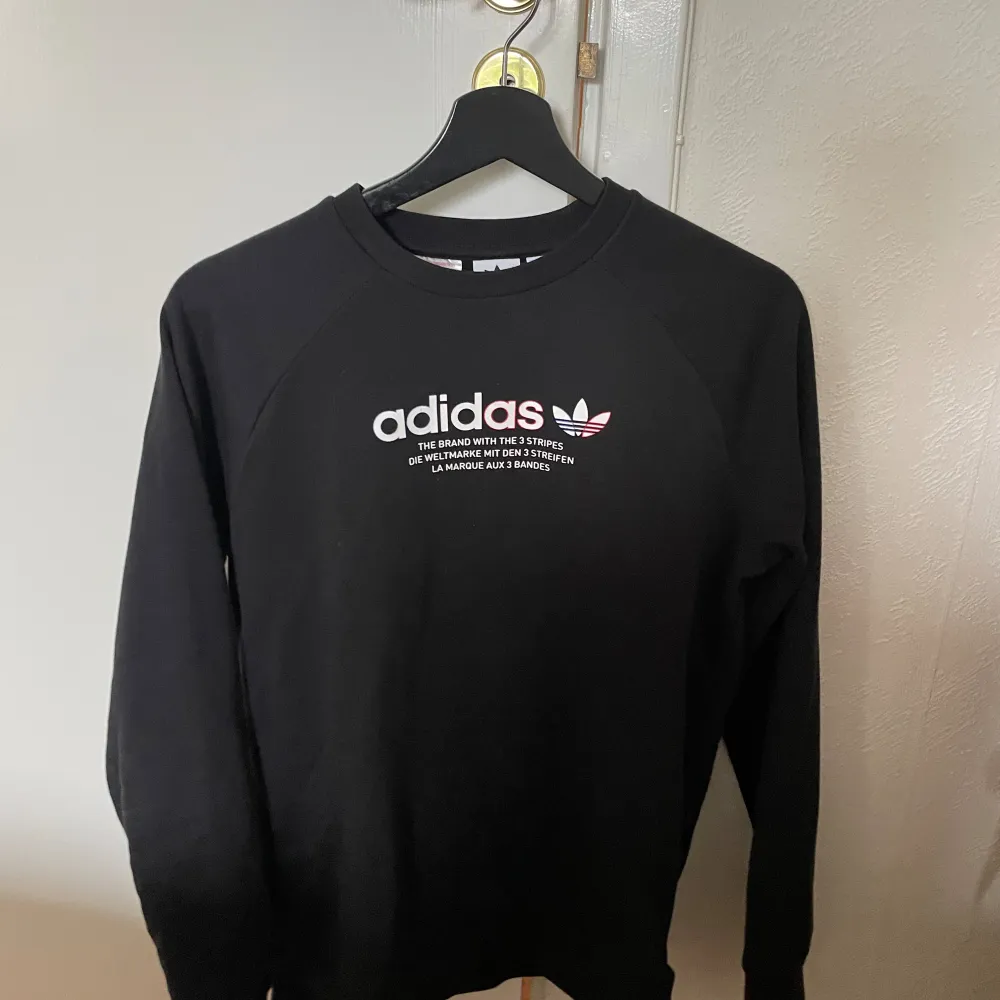 Sweatshirt från adidas. Storlek s, fint skick. . Tröjor & Koftor.