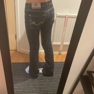Lågmidjade jeans - Lågmidjade bootcut jeans från Replay som inte går o köpa längre, säljer för att de är för små i midjan💗 skicket är jättebra o dom har bara använts typ 2 gånger💗