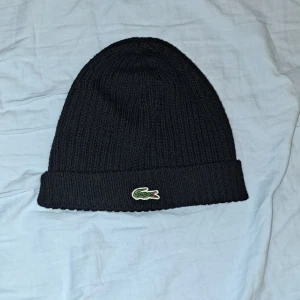 Lacoste mössa svart - Riktig bra skick 