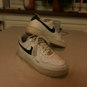 Air Force 1 - Använda men i fint skick. Storlek 39. 🩷