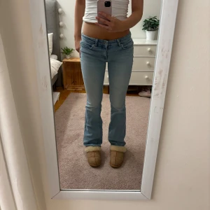 Bootcut jeans🩵 - Säljer dessa supersnygga bootcut jeans från lager 157 som inte kommer till användning längre.  Köpta för 400kr, använda ca 5 gånger. Pris kan diskuteras, skriv om ni har några frågor🩵