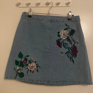 H&M jeans kjol - Knappt använd❤️🎀