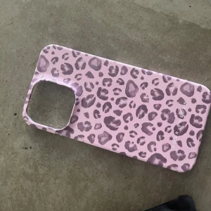 iphone 13 + skal helt nytt oanvänt  - Ett helt nytt iphone 13+ skal för 150kr från roarsweden. ursprungspriset är 300kr