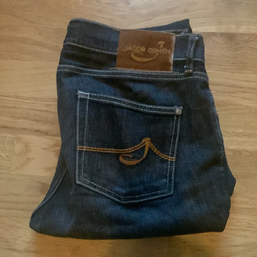 Säljer mina JC jeans | skick 8,5/10 | W33 men mer som W32 | L29/30 | nypris 4000kr | mitt pris 549kr | hör av dig om du har frågor!. Jeans & Byxor.