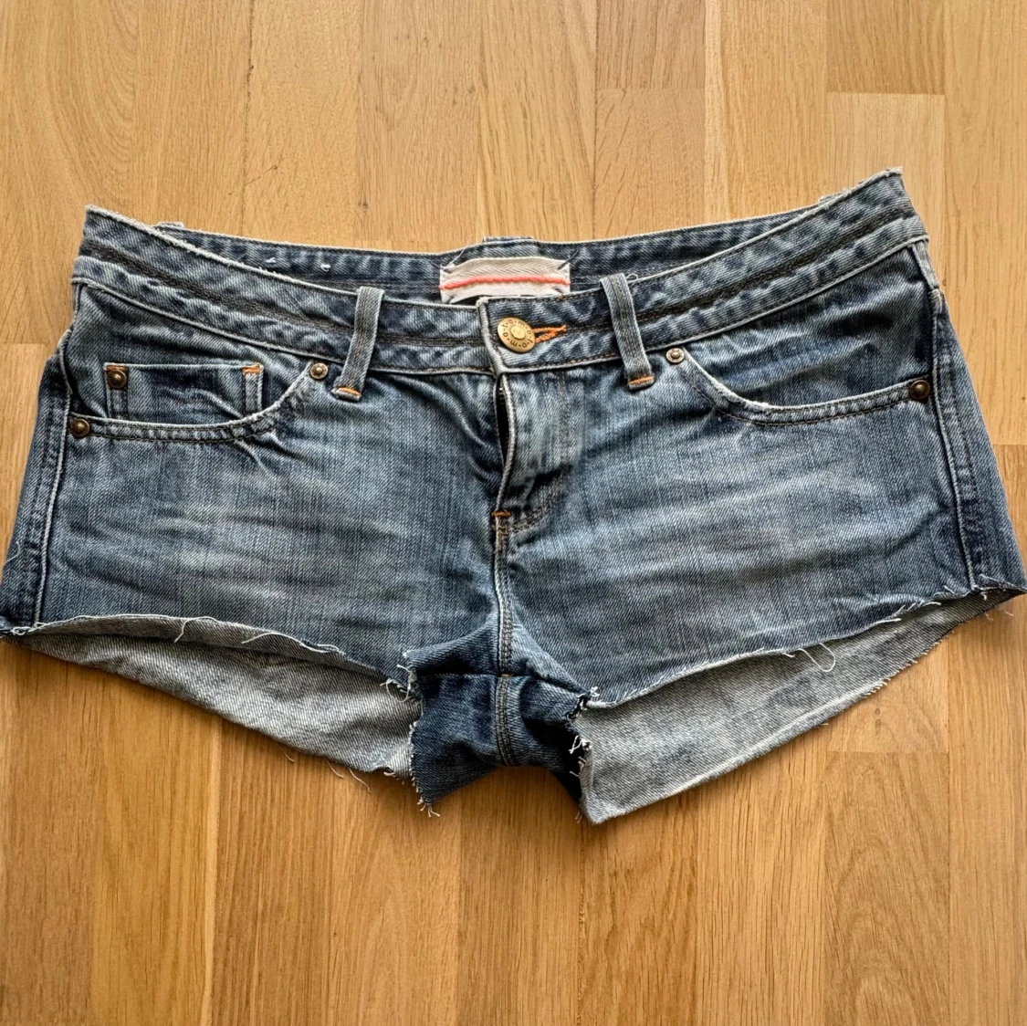 Lågmidjade jeansshorts
