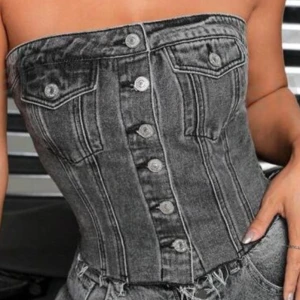 Topp - helt oanvänd!fullt i garderoben🙈storlek M/L funkar för er med störe byst🙋‍♀️