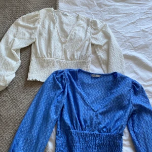 Blusar - Säljer nu mina två lika dana blusar från only, ena blusen är S och den andra är xs. Säljer för att dem ej används mer Säljer båda två för 300