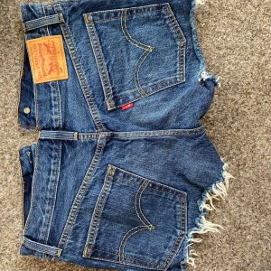 Levis jeansshorts  - Mörkblå Levis jeansshorts i jättefint skick