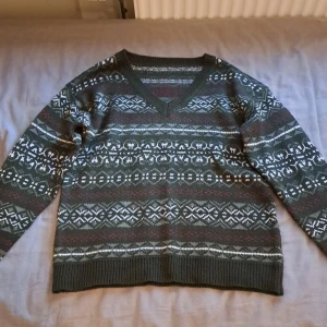 Grandpa sweater - Grandpa sweater, ca storlek S eller M. köptes på shein när jag inte visste om problemen där. Använd 1 eller 2 gånger. Stickad.
