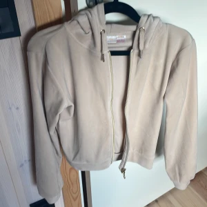 Mjukis dress  - Fin super kön mjukis dress okej   skick , kan välja att bara köpa ena delen 