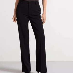 Kostymbyxor  - Säljer nu mina jättefina kostymbyxor från Lindex då de inte passar längre. Bra i längden på mig som är 175cm🫶🏼