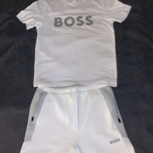 Hugo boss aldrig M i shorts och S i t-shirt  - Aldrig använt i helt nytt skick