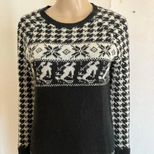 Stickad tröja hundtand skidåkare vintertröja vinter  - Inget att anmärka på