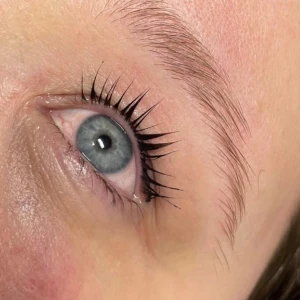 LASHLIFT - LASHLIFT endast för 400kr eller kombo lashes med browlift för 700kr finns i Botkyrka norsborg 
