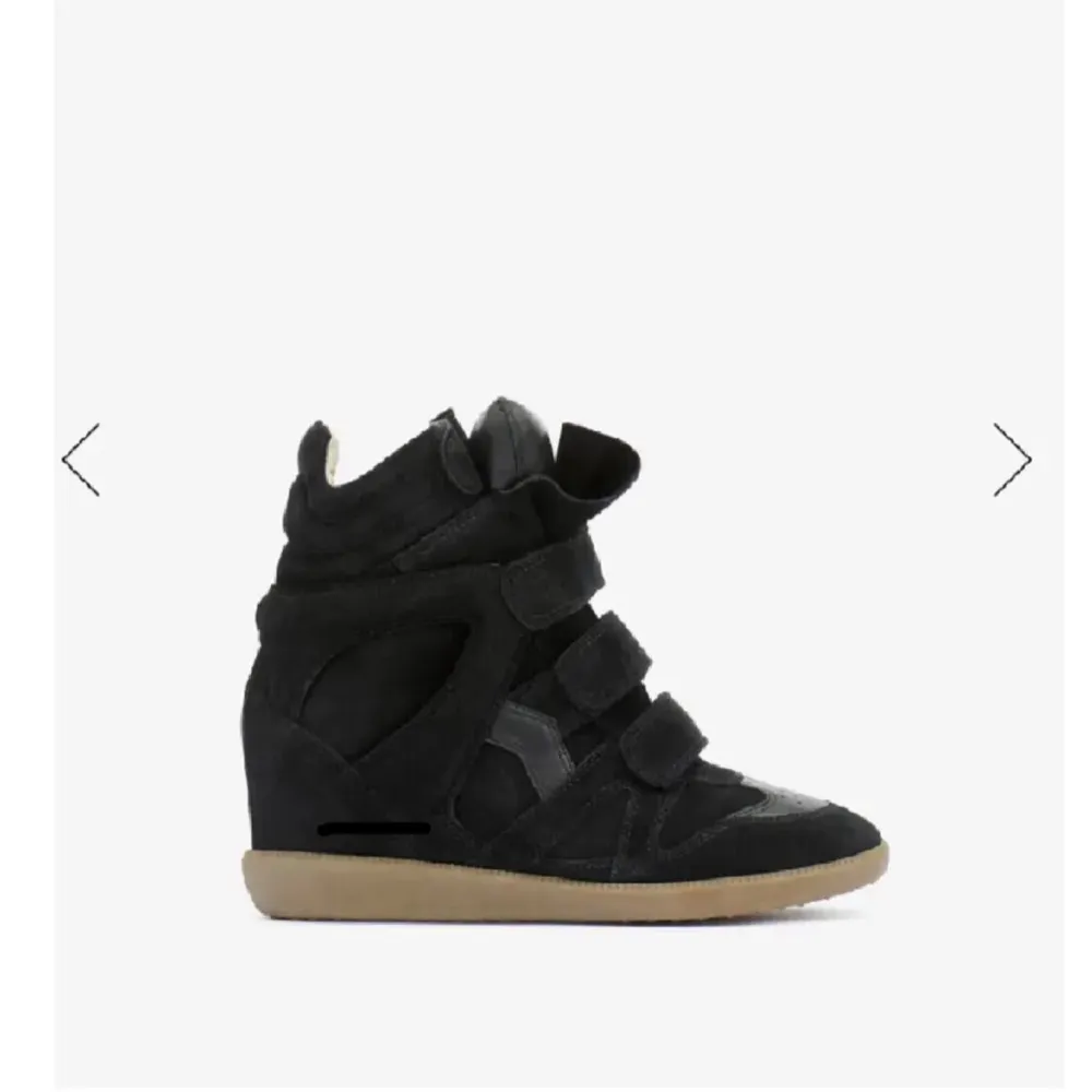 Jag söker ett par svarta isabel marant skor i storlek 39 eller 40 💕💕. Kengät.